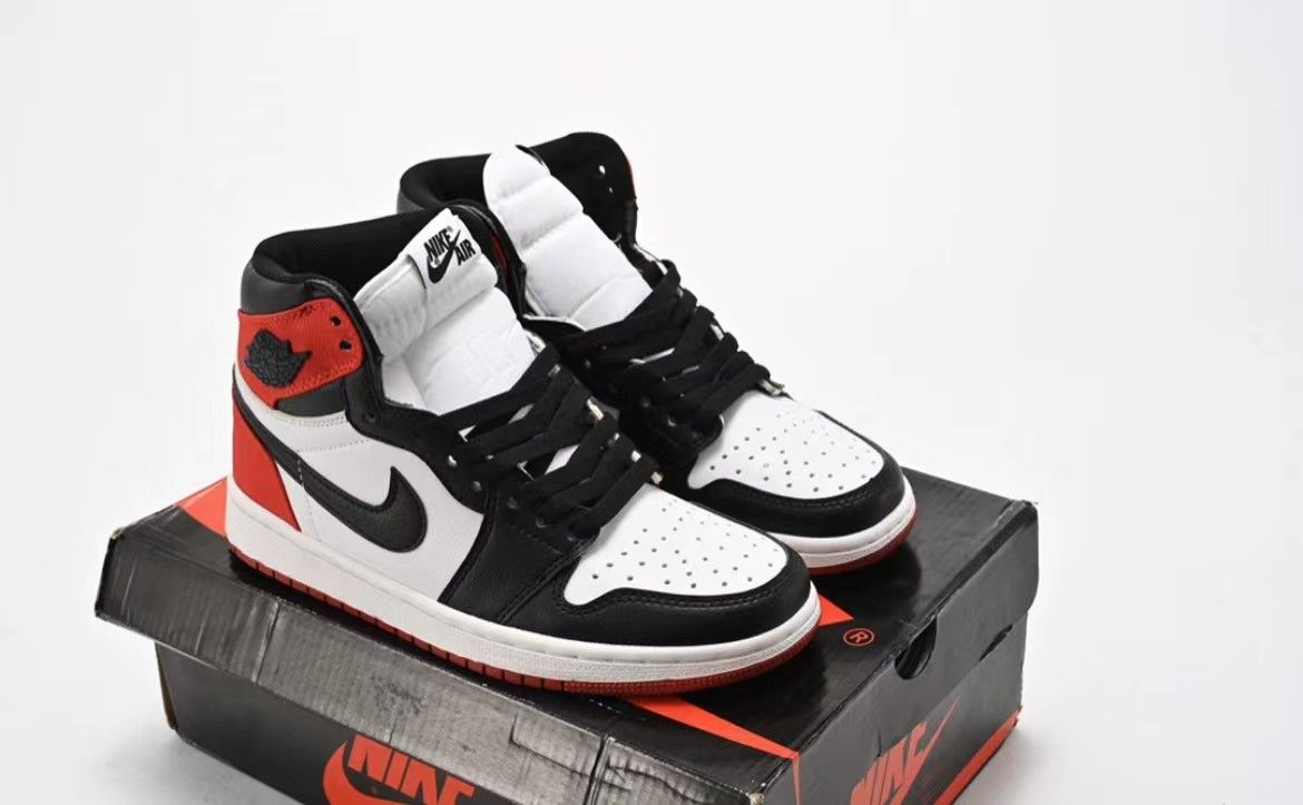 Air Jordan AJ1 Satin WMNS"Black Toe"